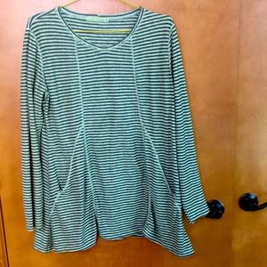 Cut loose green and black stripe top with 2 pockets. Size M